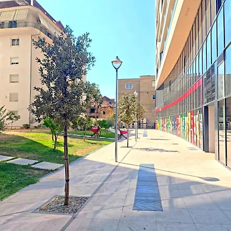 Modern Building With View Apartmán Tirana