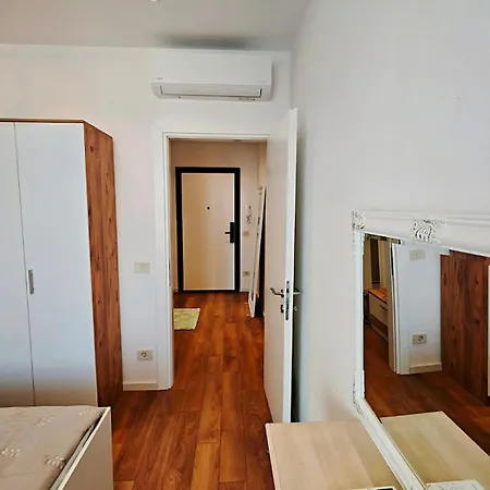 Modern Building With View Apartmán Tirana